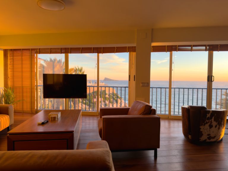 Zona de estar con vistas al Mediterráneo